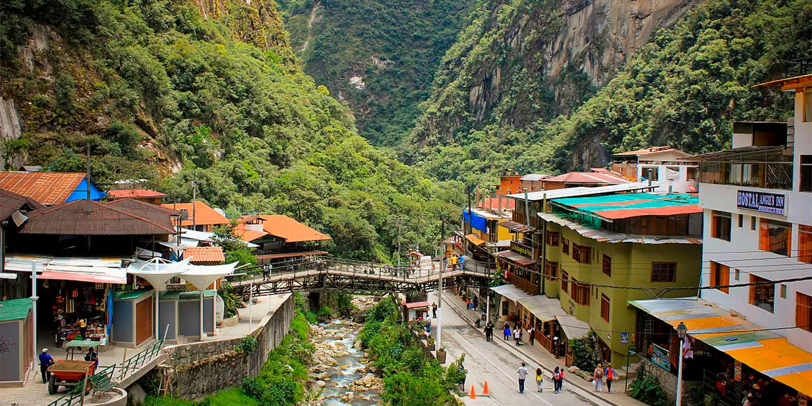 aguas-calientes_machu_picchu_time